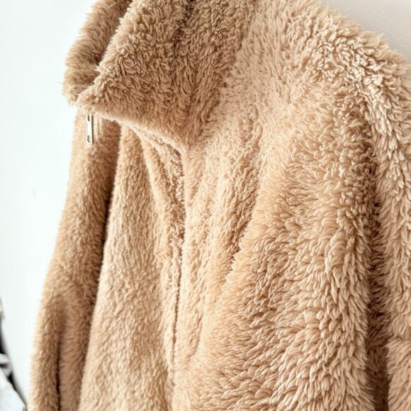 Aritzia Sunday Best Fuzzy Teddy Full Zip Sweater Tan Brown Size Small - Picture 4 of 7